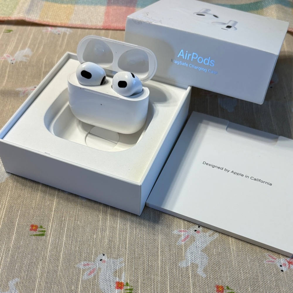 Apple White AirPods Pro with Charging Case